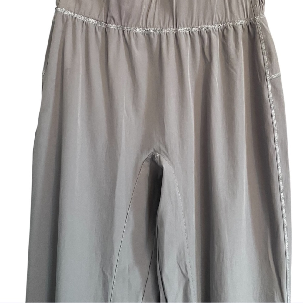 Halara Women’s Jogger in Gray (Mourning Dove) size Small - Picture 6 of 9